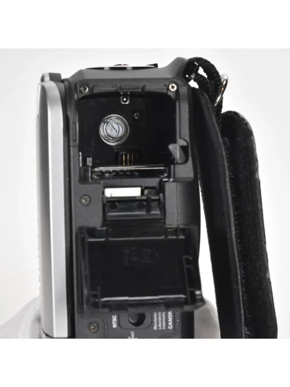 Canon FS20 LEGRIA Camcorder 37x Optical Zoom 8GB Internal Memory 16GB SD Card
